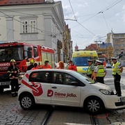 Řidička na náměstí Republiky nezvládla řízení
