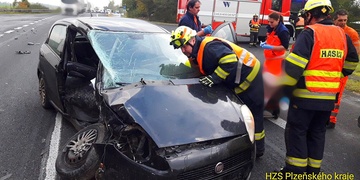 Řidička vjela přímo před náklaďák