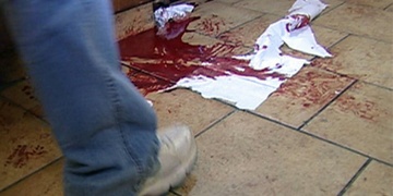 Sám sebe pobodal a hodiny pak trpěl