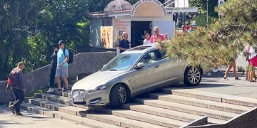 "Jeďte rovně," pravila navigace