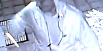 Vloupal se do domu, poznáte ho?