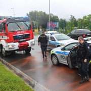 Požár auta zkomplikoval dopravu v centru Plzně