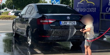 Zloděj vnikl do domu, kde odcizil klíče od vozu, kterým poté odjel