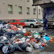 Požár uvnitř popelářského vozu