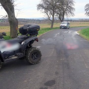 Jezdec na čtyřkolce se se strojem převrátil a utrpěl velmi vážná zranění