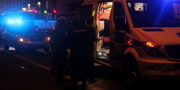 Ženu bil tyčí a ohrožoval nožem