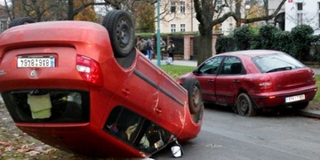 Hrozivě vyhlížející nehoda dnes odpoledne na Borech