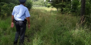 V lese u Kladrub byl nalezen muž s prostřelenou hlavou