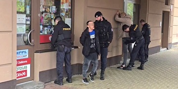 U značně vyhroceného konfliktu na Slovanech zasahovalo několik hlídek policie