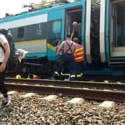 Cestující z vlaku evakuovali hasiči