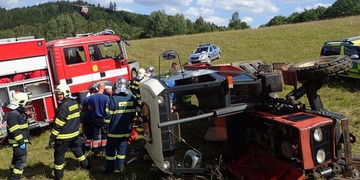 Během jednoho týdne druhý převrácený traktor zaklínil řidiče