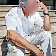 Nabídl seniorovi zavolání záchranky, okradl ho a odešel