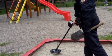 Kontrola dětských hřišť a dopadení dvojice mužů