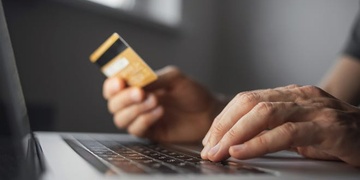 Z účtu mu zmizelo přes půl milionu