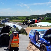 Řidič si spletl pedály a řidička nemohla najít brzdu