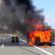 Vlak usmrtil koně, globus vybuchl, motokoloběžkář havaroval, auta hořela a nehoda pohřebáků s balonem