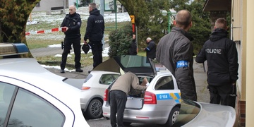 U Plzně přepadl ozbrojenec poštu
