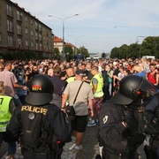 AKT - Do toho nejhoršího jdeme bez štítů a obušků 
