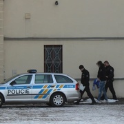 „Jé! Já tu vestu neukradl, já jí jen zkoušel a zapomněl ji na sobě!“