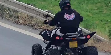 Policisté zadrželi muže se zákazem řízení jedoucího na ukradené čtyřkolce