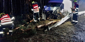 Těžce opilý řidič se zákazem řízení nezvládl před Plzní řízení