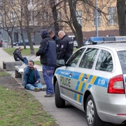 „Ukradl si mi psa! Šmejde!“ řval opilec