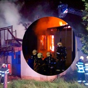 Dům hořel lidem přímo nad hlavou