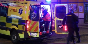 Auto srazilo na přechodu čtrnáctiletou dívku