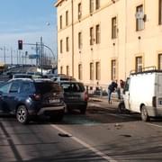 Dopravní nehoda čtyř vozidel uzavřela Lobezskou ulici