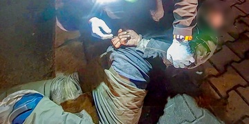 Opilý a agresivní recidivista opět skončil v poutech, tento rok ho strážníci řešili už po pětapadesáté!