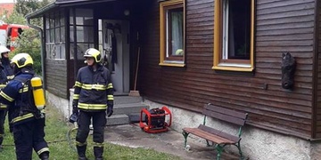 Hasiči vyrazili k požáru domu v Hrádku