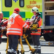 Mladík vyskočil ze třetího patra s úmyslem spáchat sebevraždu