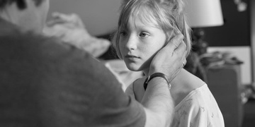 Pedofilní důchodce skončil ve vazbě, kriminalisté ho obvinili ze zneužití několika dětí