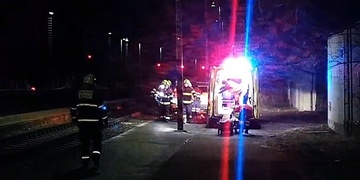 U železniční trati byla nalezena zraněná žena