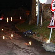 Cyklista si při nárazu do značky rozbil hlavu