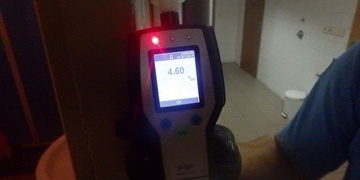 Se čtyřmi a půl promile obtěžoval hosty kavárny