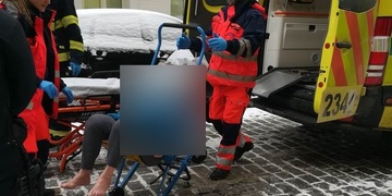 Podchlazený mladík i velmi opilá patnáctka