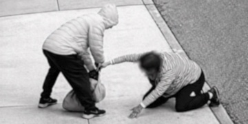 U Jižního nádraží v Plzni přepadli dvaaosmdesátiletou stařenku