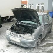 V pneuservisu v Holýšově zahořelo auto