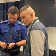 Teprve jednadvacetiletý mladík se v Plzni na Borech pokusil o vraždu