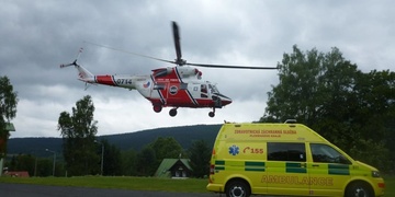 Těžké zranění cyklisty na Šumavě, vrtulník se ale musel otočit a letět jinam