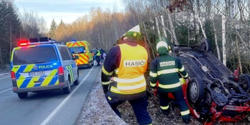 Aktualizováno: Rozrušená a také těžce opilá žena cestou od lékaře havarovala