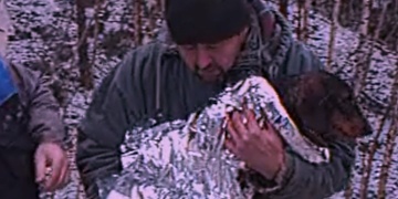 Jezevčík Milda žije! Dnes odpoledne ho ze skály vytáhli živého!