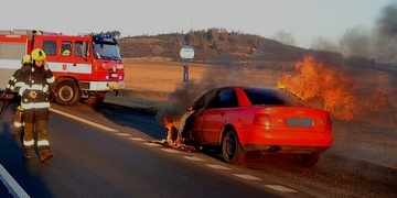 Jak amatér může uhasit auto? Podívejte se sami.