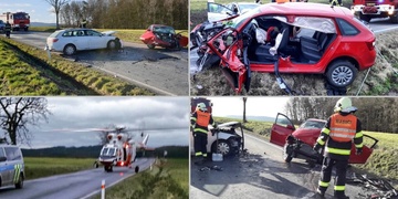 Čelní střet - jednoho člověka museli hasiči z vraku vystříhat