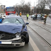 Velká dopravní nehoda zablokovala náměstí Míru - policisté hledají svědka