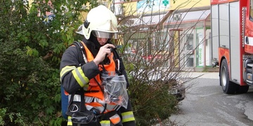 Masivní únik plynu u Domažlic. Neotvírejte okna, varují hasiči!