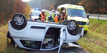 Dvě vážné nehody současně - zasahují všechny záchranné složky i vrtulník LZS