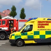 Muž si nožem rozpáral břicho