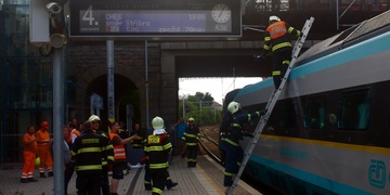 Požár zastavil Pendolino v Plzni, cestující byli evakuováni